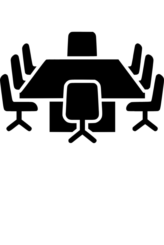 Symbolbild eines leeren Konferenztisches mit Stühlen – erinnert an Meetings, in denen viele nicken, aber Stille herrscht und wichtige Bedenken unausgesprochen bleiben.